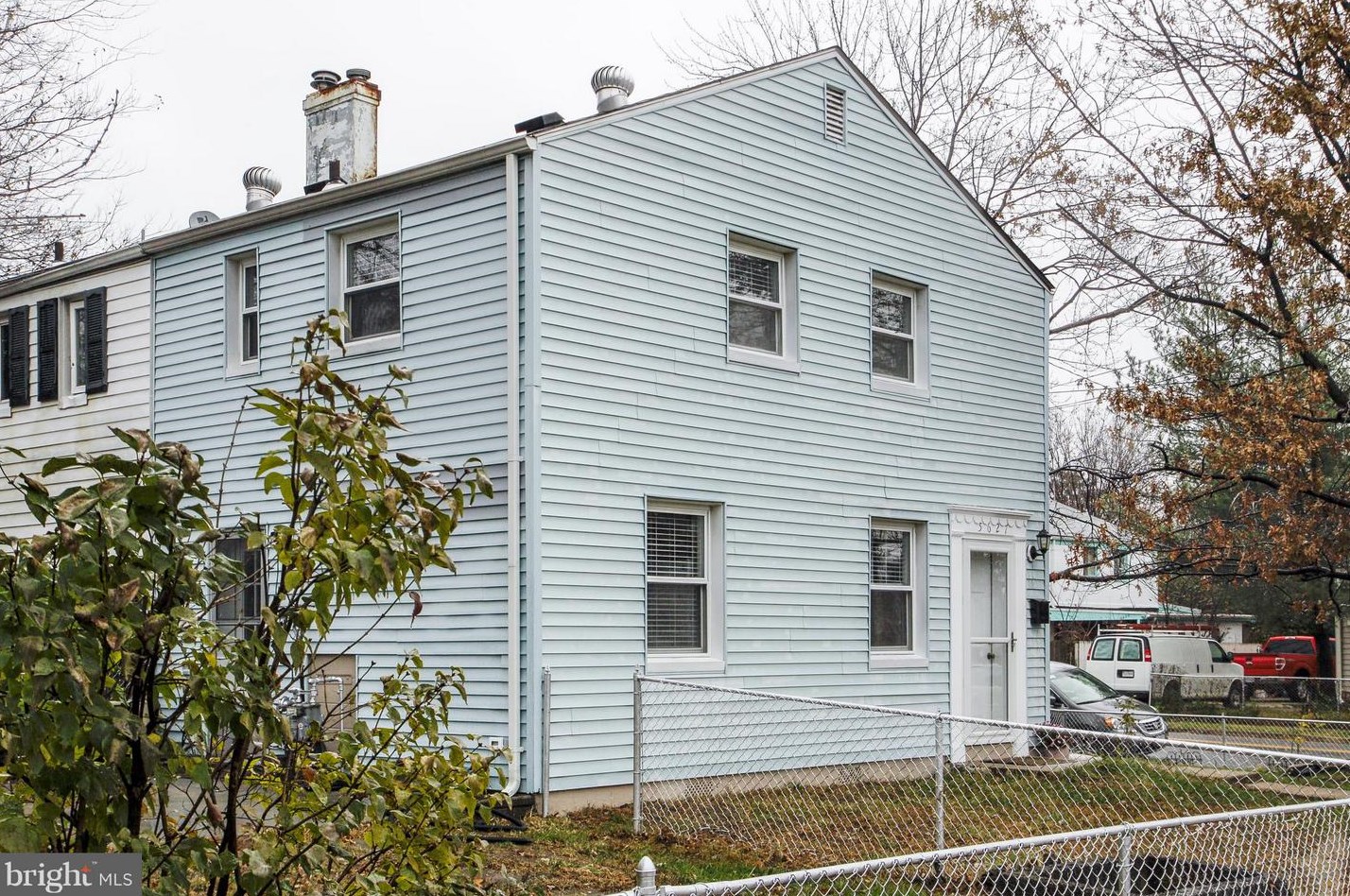 5627 8th St S, Arlington, VA 22205
