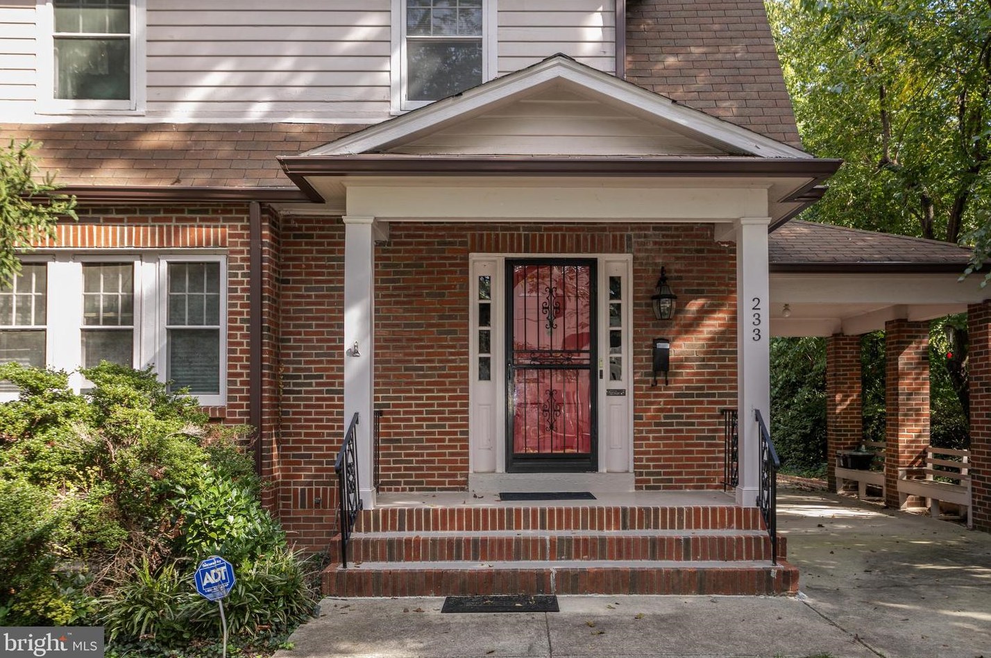 233 Garfield St, Arlington VA  22201-1229 exterior