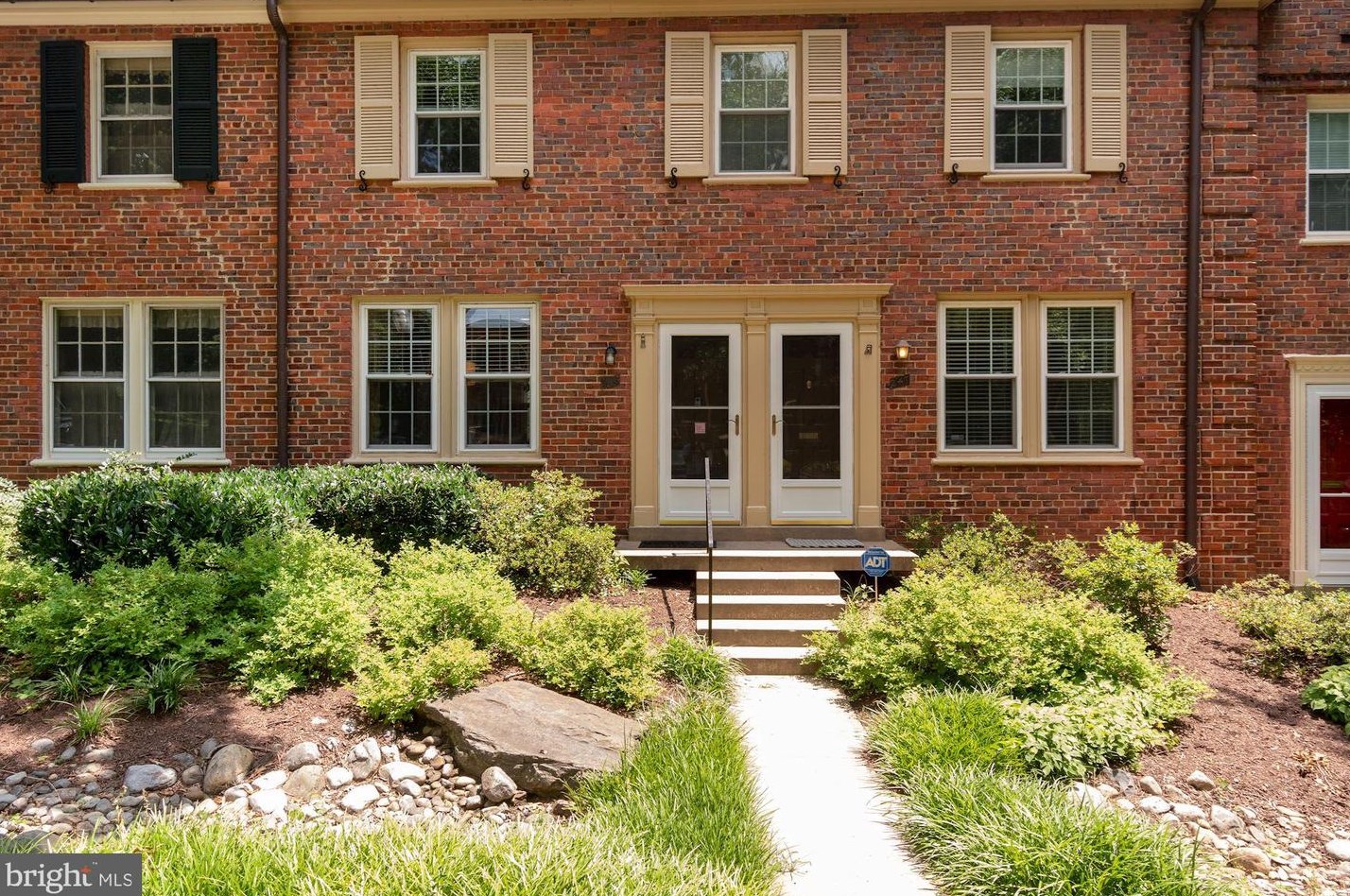1401 S Barton St #246, Arlington, VA 22204