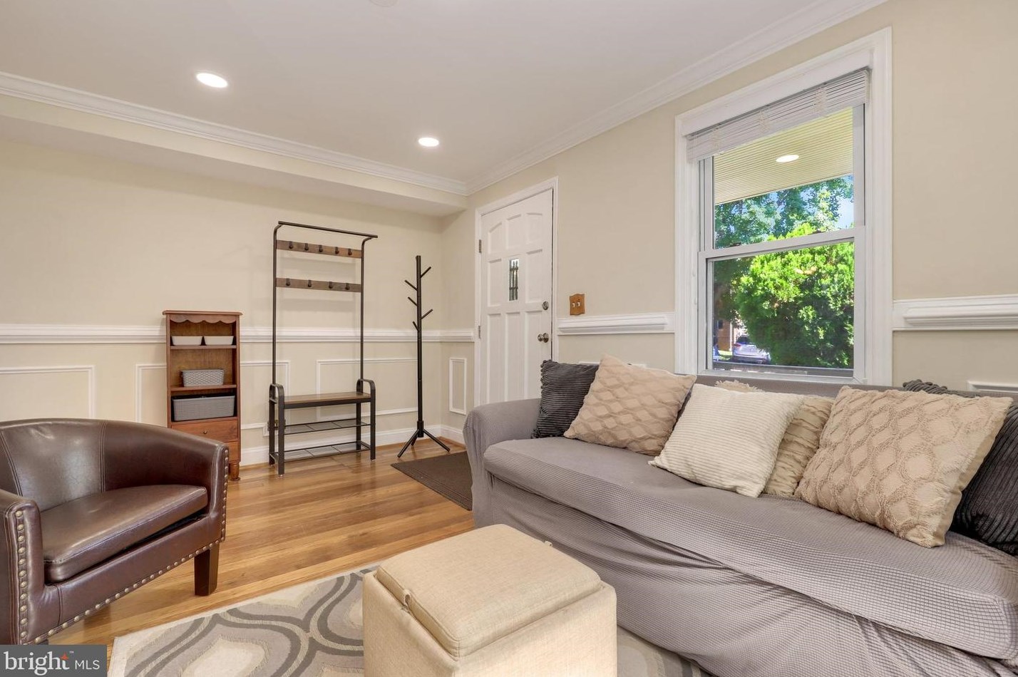 2522 Monroe St, Arlington, VA 22206-2324