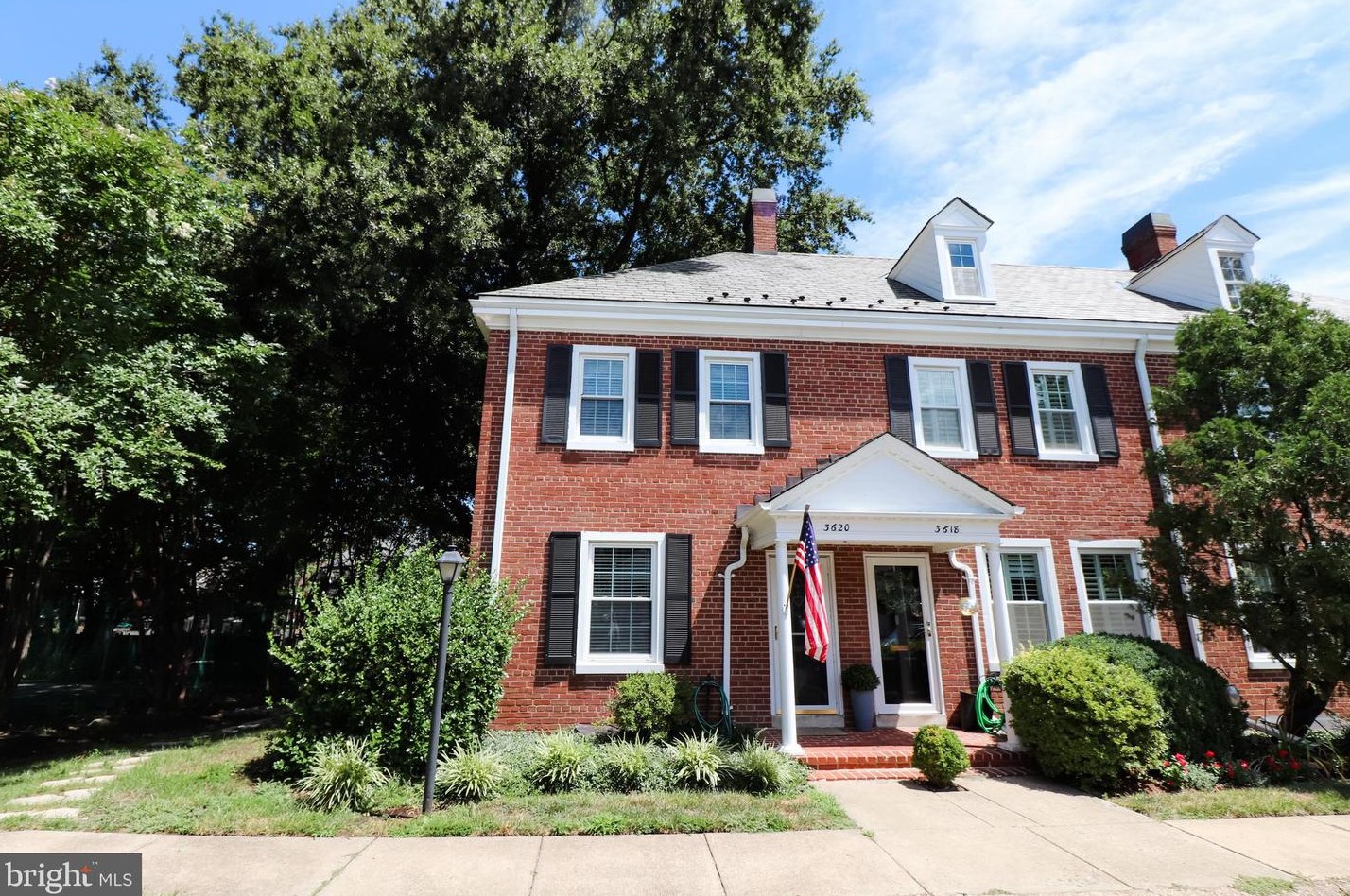 3620 Taylor St, Arlington, VA 22206-1814