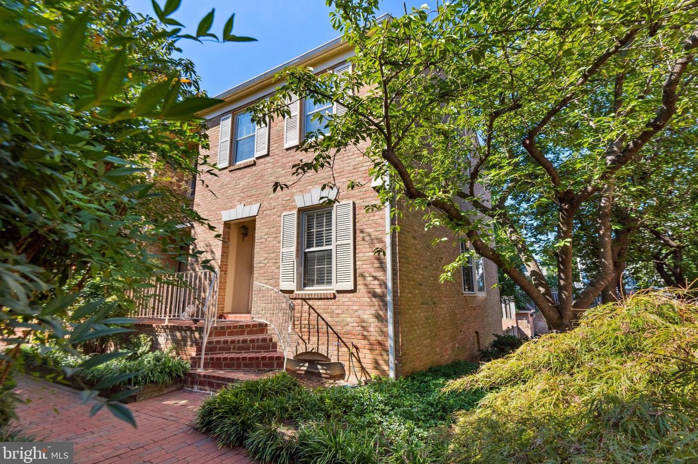 1005-A Daniel St, Arlington, VA 22207-2872
