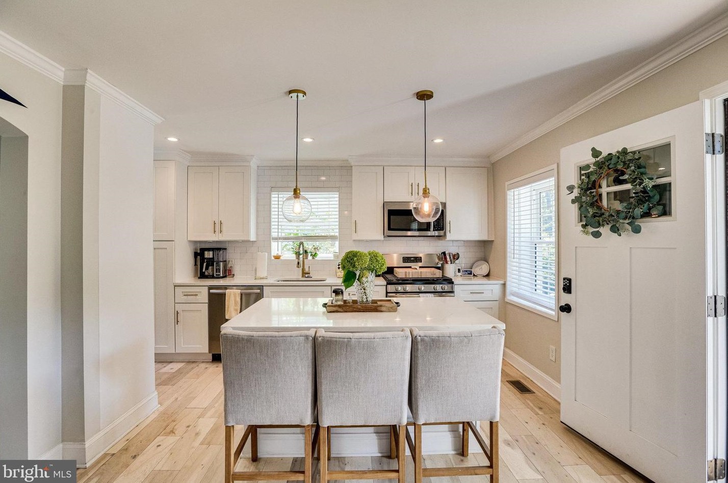 1105 Emerson St, Arlington VA  22204-3223 exterior