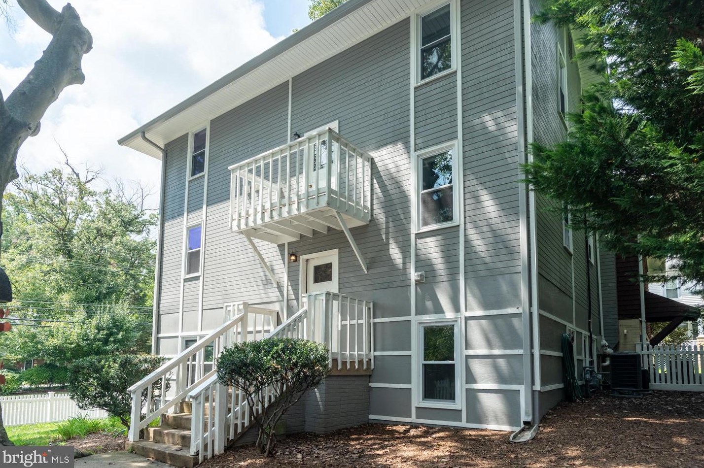 7009 Fairfax Dr, Arlington, VA 22213