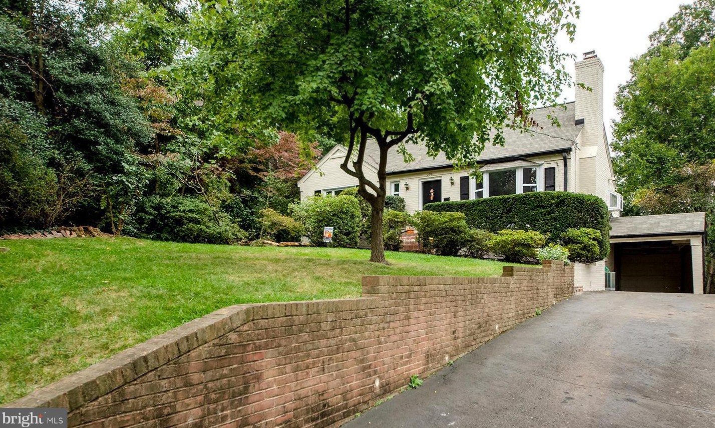 2318 Upton St, Arlington, VA 22207-4045