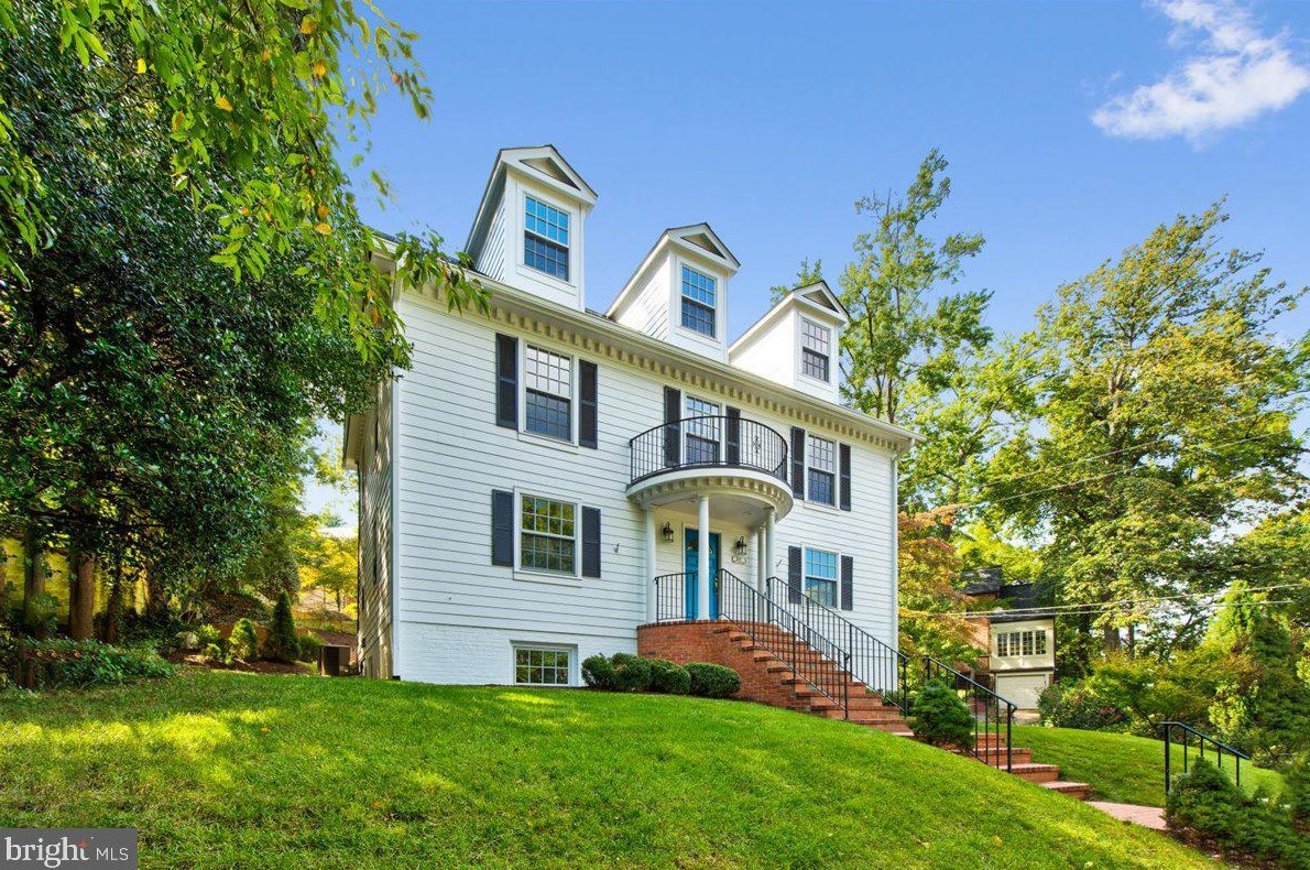 2607 June St, Arlington, VA 22202-2215