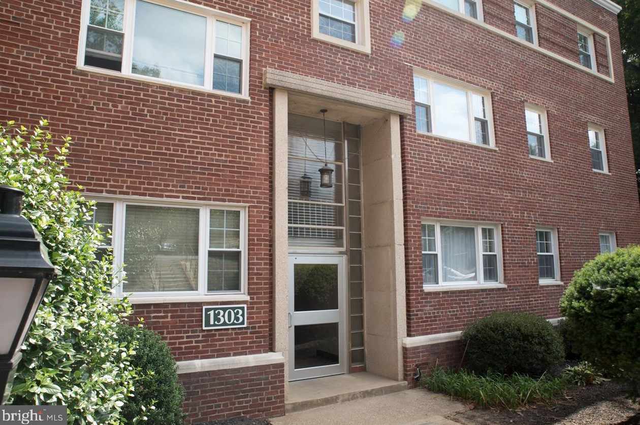 1303 N Ode St #222, Arlington, VA 22209