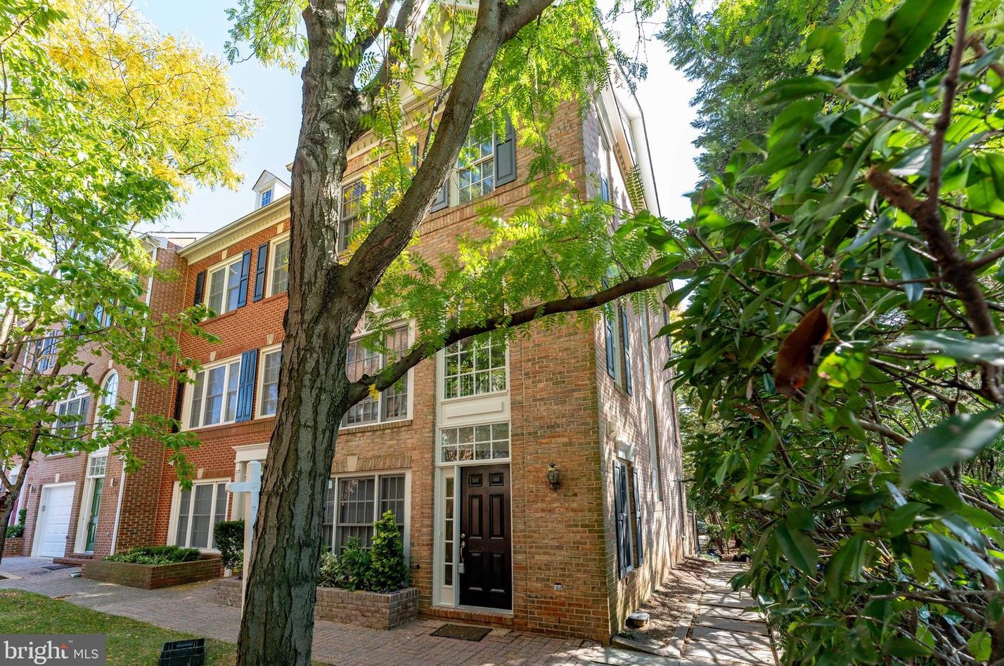 1146 Vernon St, Arlington, VA 22201-5756