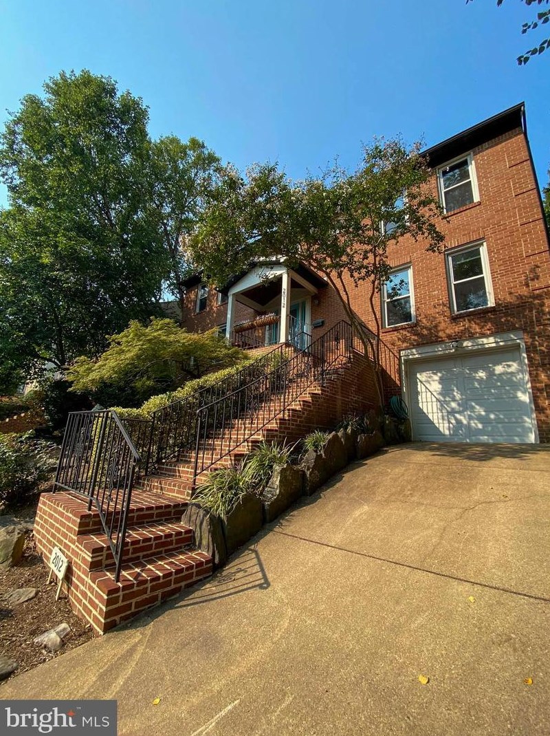 2012 S Knoll St, Arlington, VA 22202