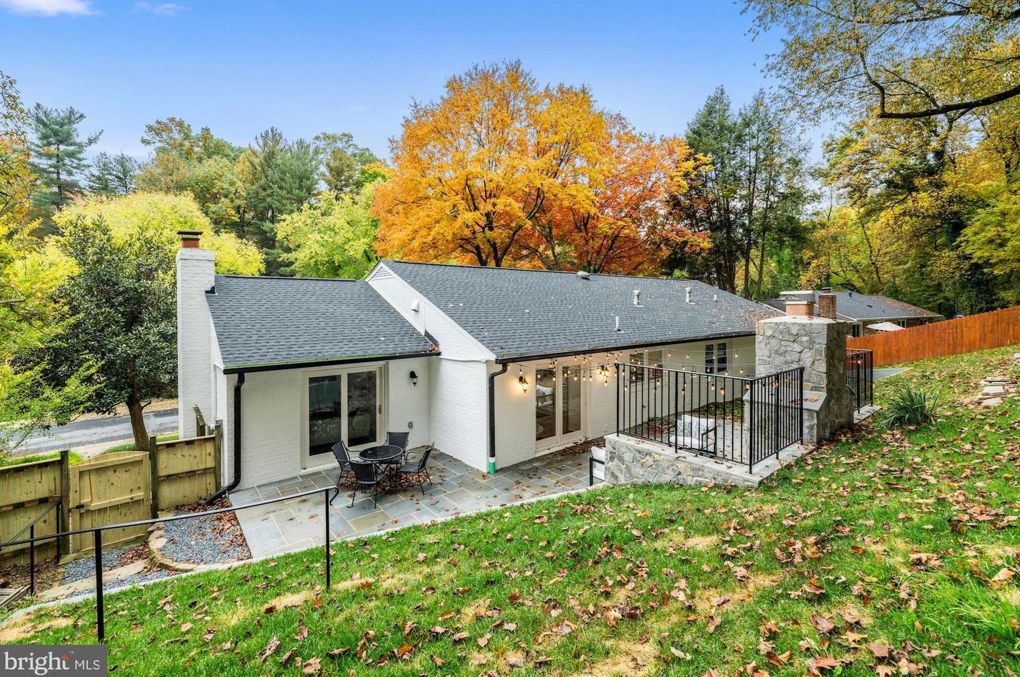 2762 Randolph St, Arlington VA  22207-5223 exterior