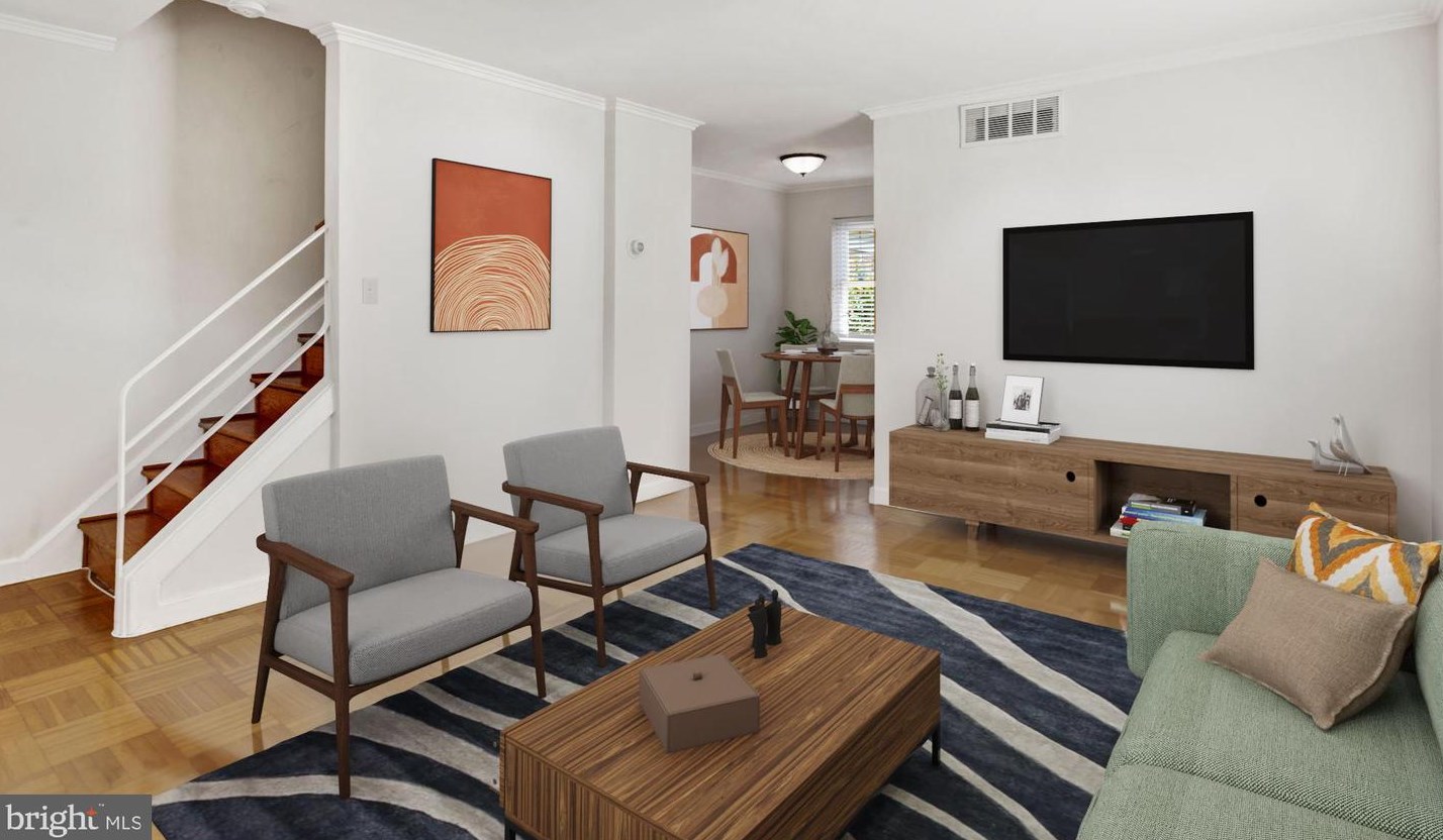 2023 Smythe St, Arlington, VA 22201-3613