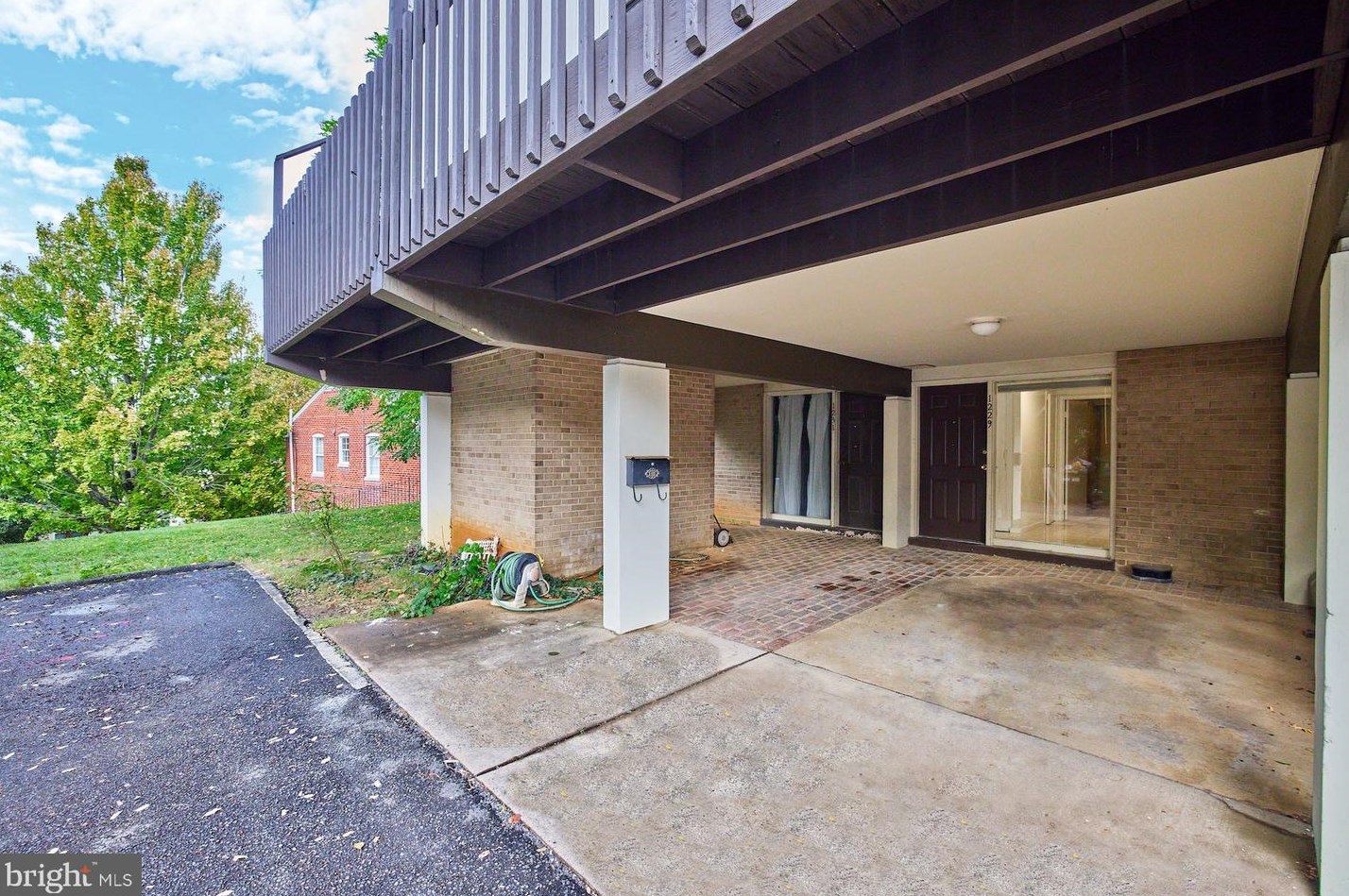 1229 Quinn St, Arlington VA 22209-3305 exterior