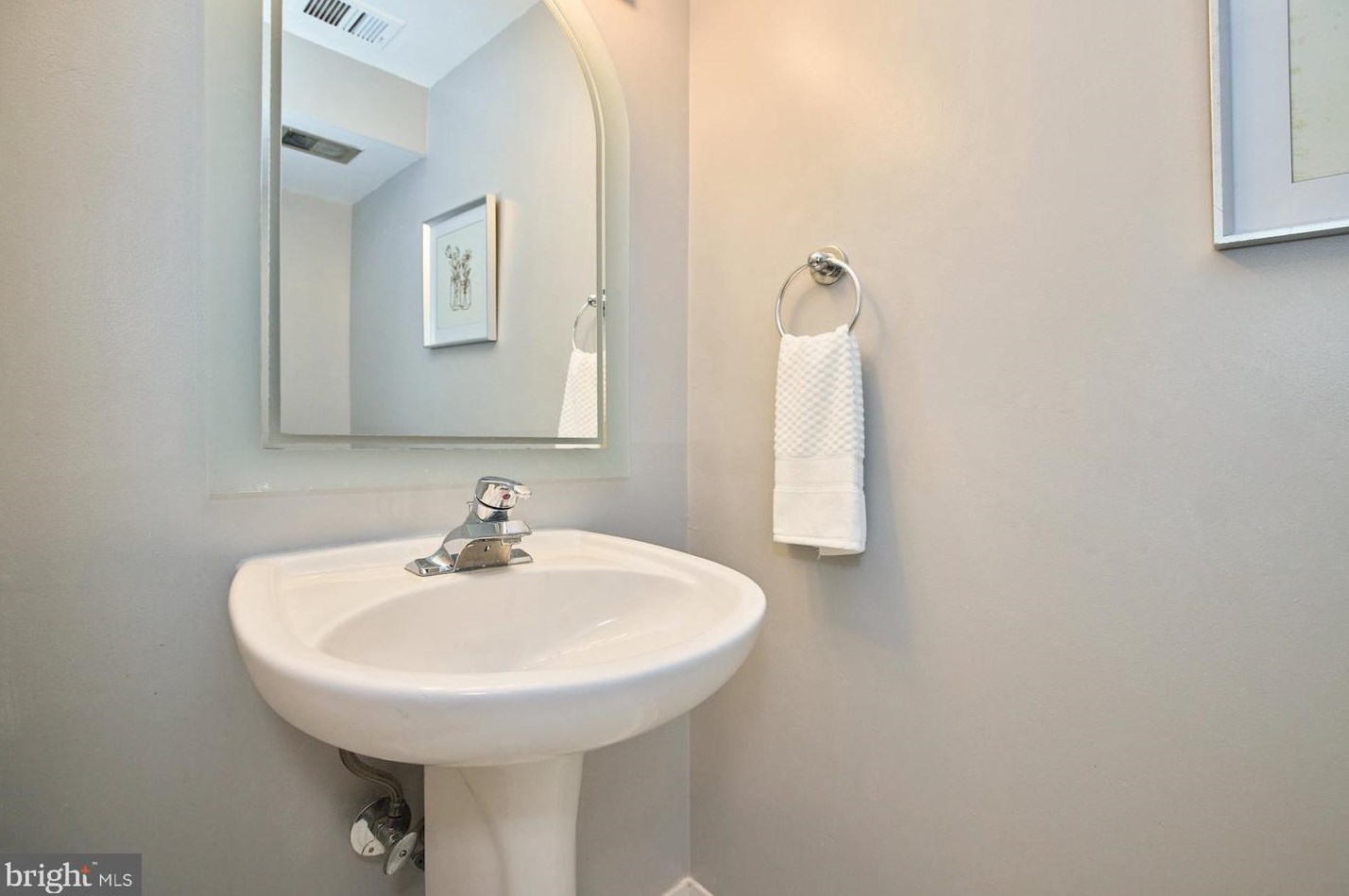 1229 Quinn St, Arlington VA 22209-3305 exterior