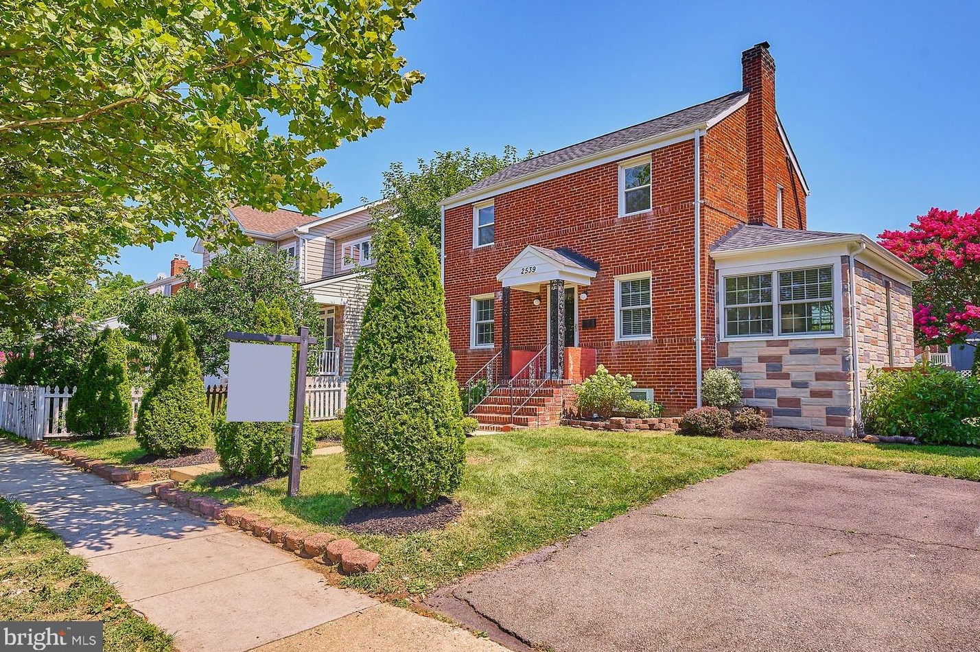 2539 Washington Blvd, Arlington, VA 22201-1117