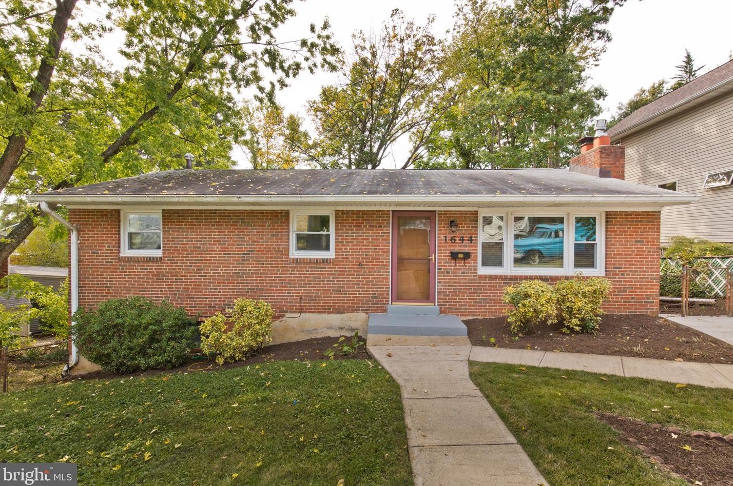 1644 Stafford St, Arlington, VA 22204-4017