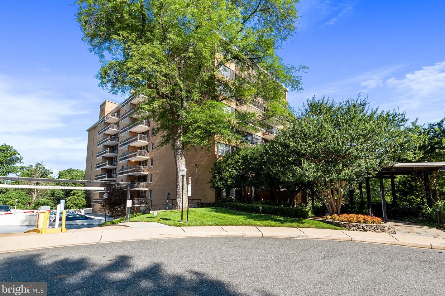 2030 N Adams St #603, Arlington, VA 22201
