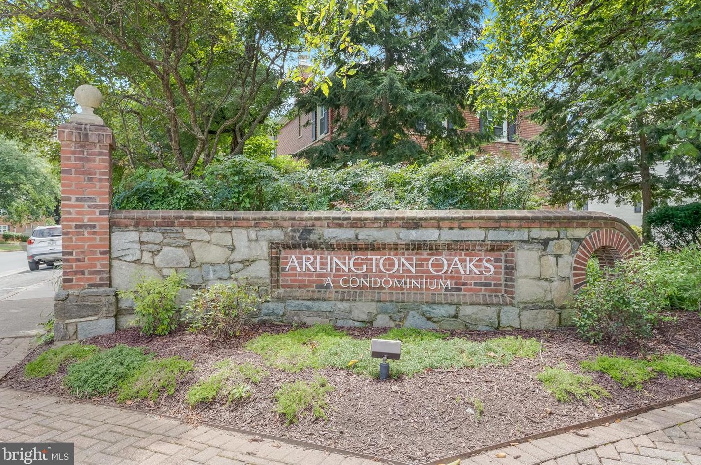 226 Thomas St, Arlington VA  22203-3619 exterior