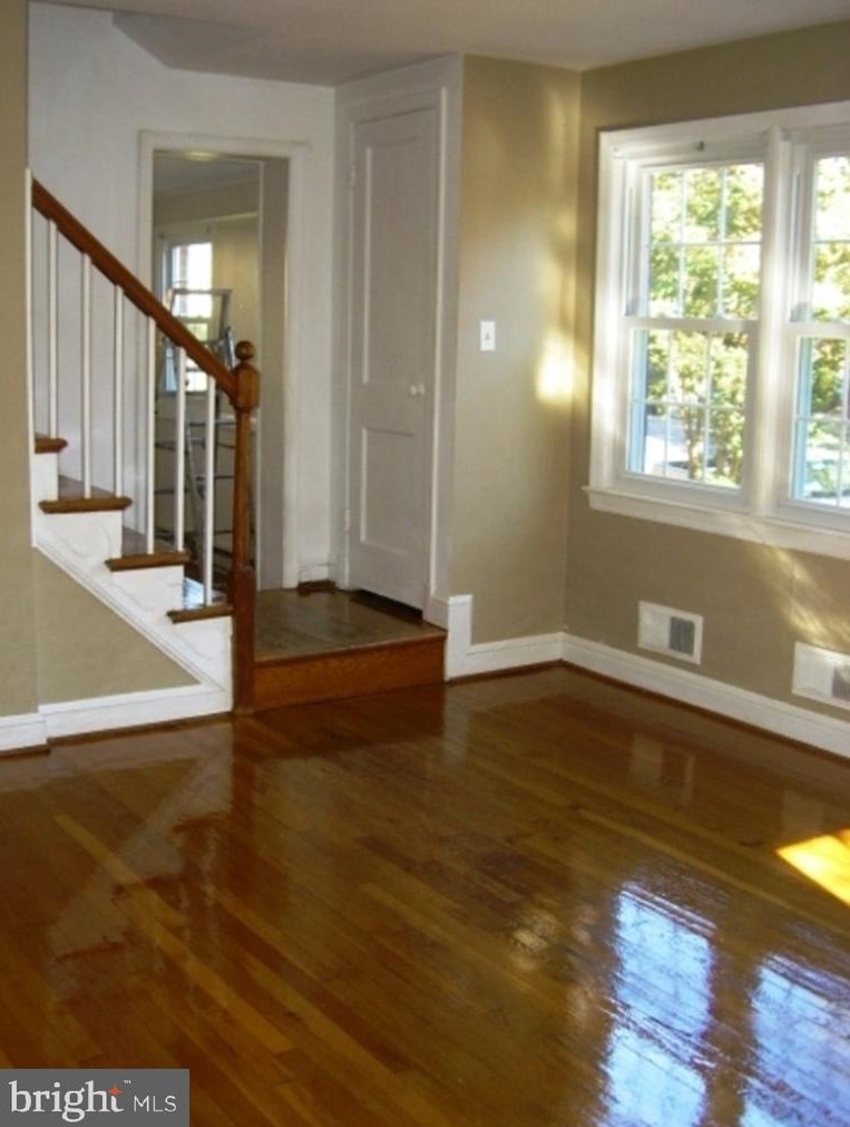 5049 12th St S, Arlington, VA 22204