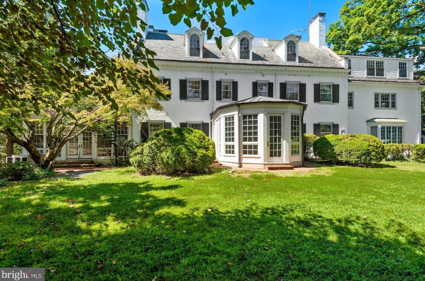 2561 Vermont St, Arlington, VA 22207-4125