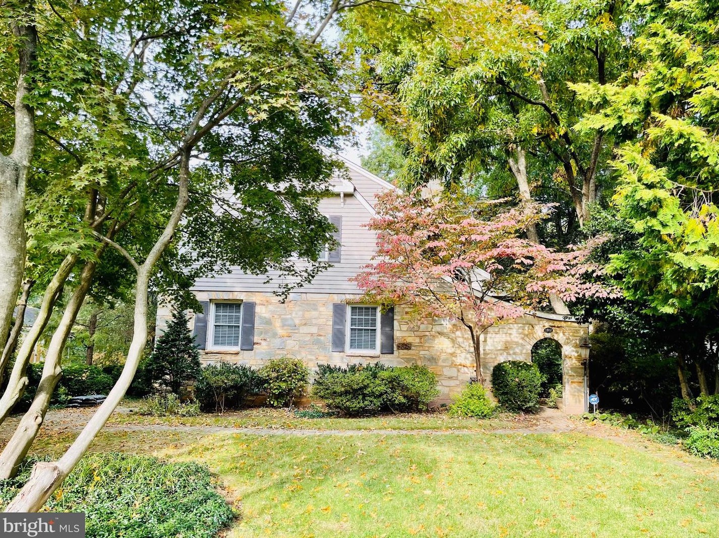 1512 Nicholas St, Arlington VA  22205-2213 exterior