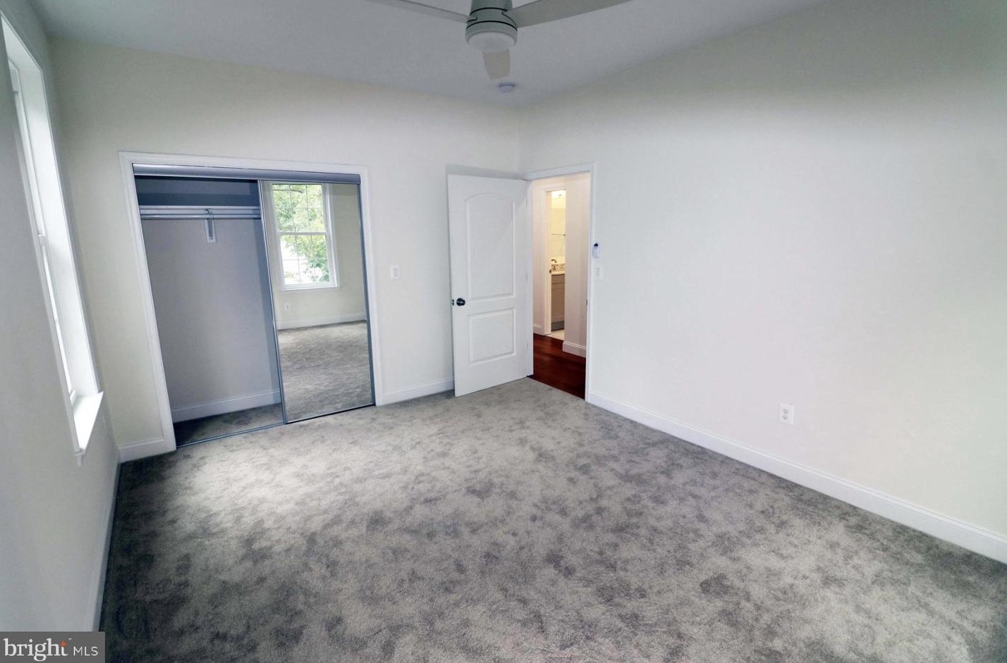 801 Veitch St, Arlington VA  22204-2124 exterior