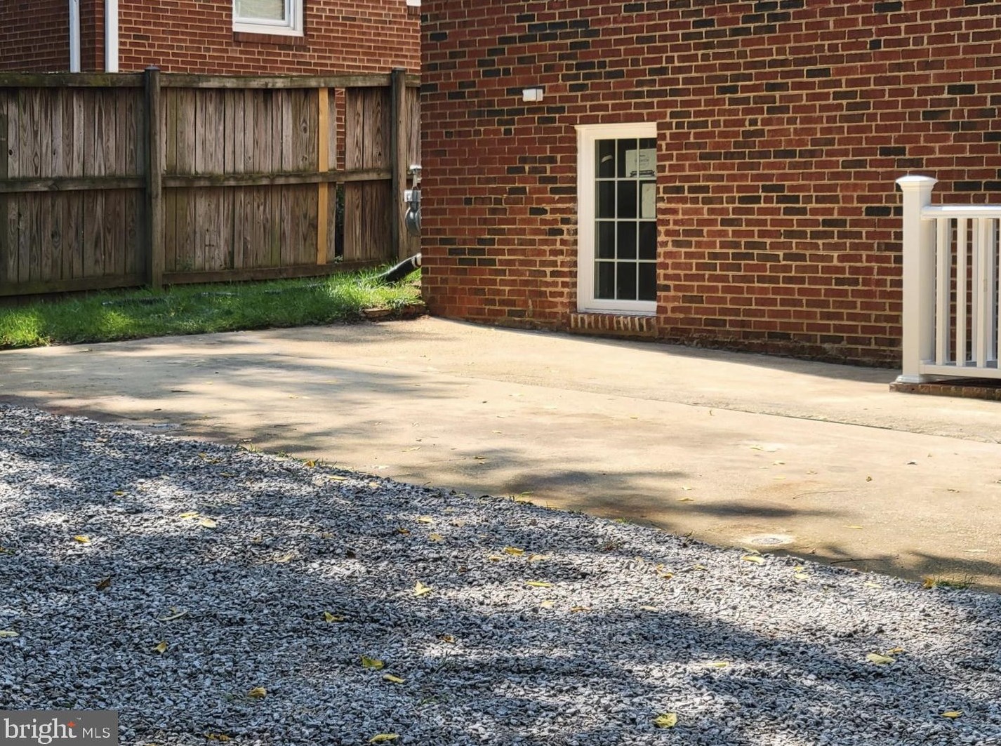 801 Veitch St, Arlington VA  22204-2124 exterior