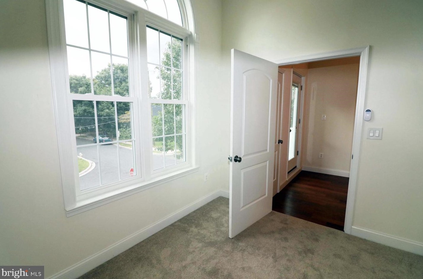 801 Veitch St, Arlington VA  22204-2124 exterior