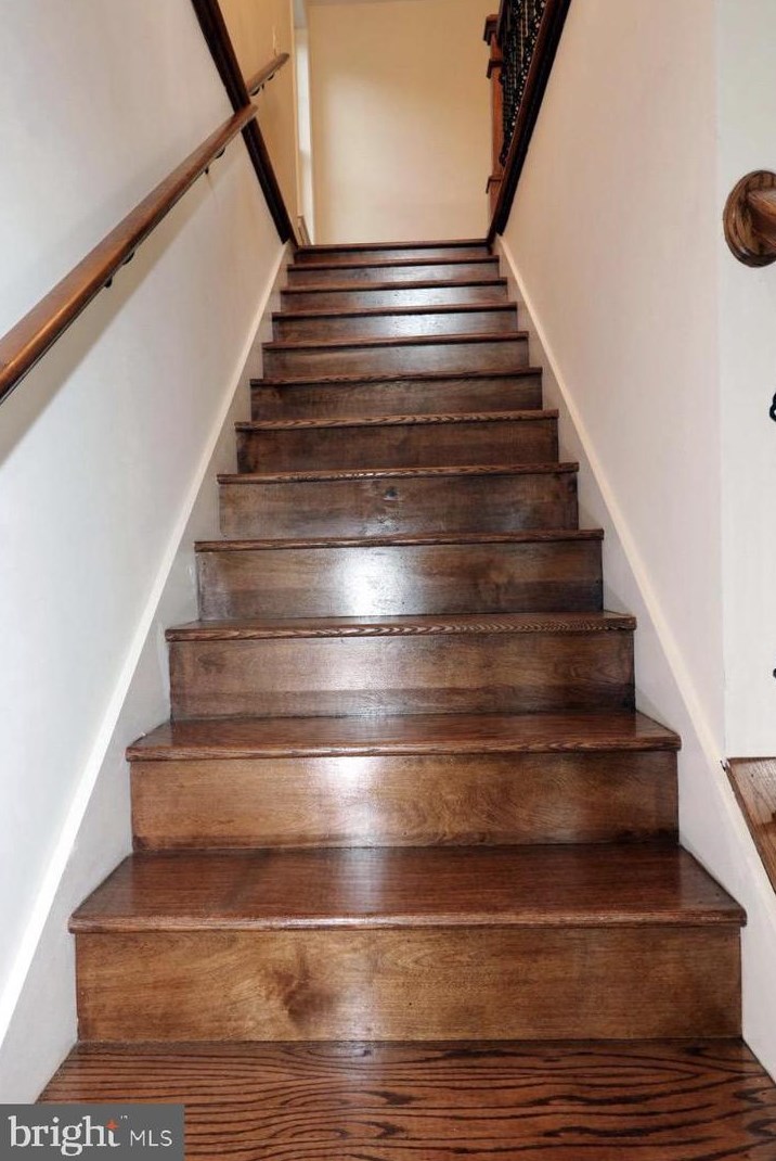 801 Veitch St, Arlington VA  22204-2124 exterior