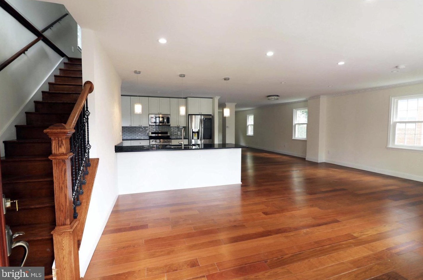 801 Veitch St, Arlington VA  22204-2124 exterior