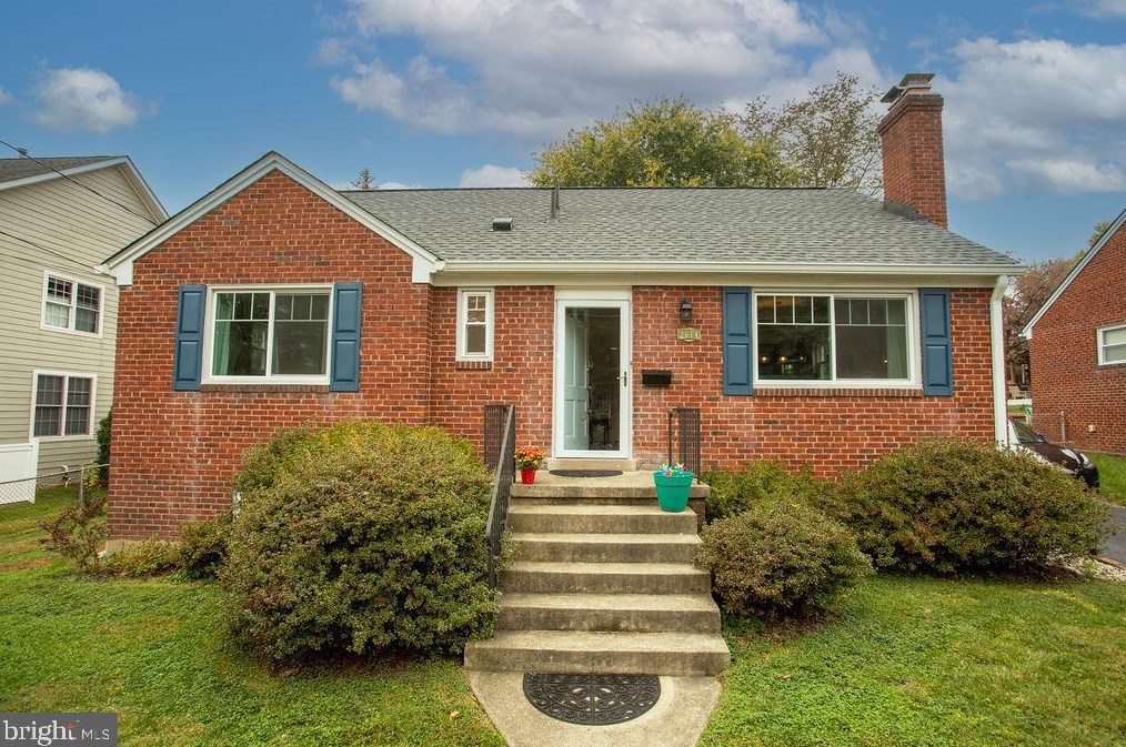 2614 John Marshall Dr, Arlington, VA 22207-1241