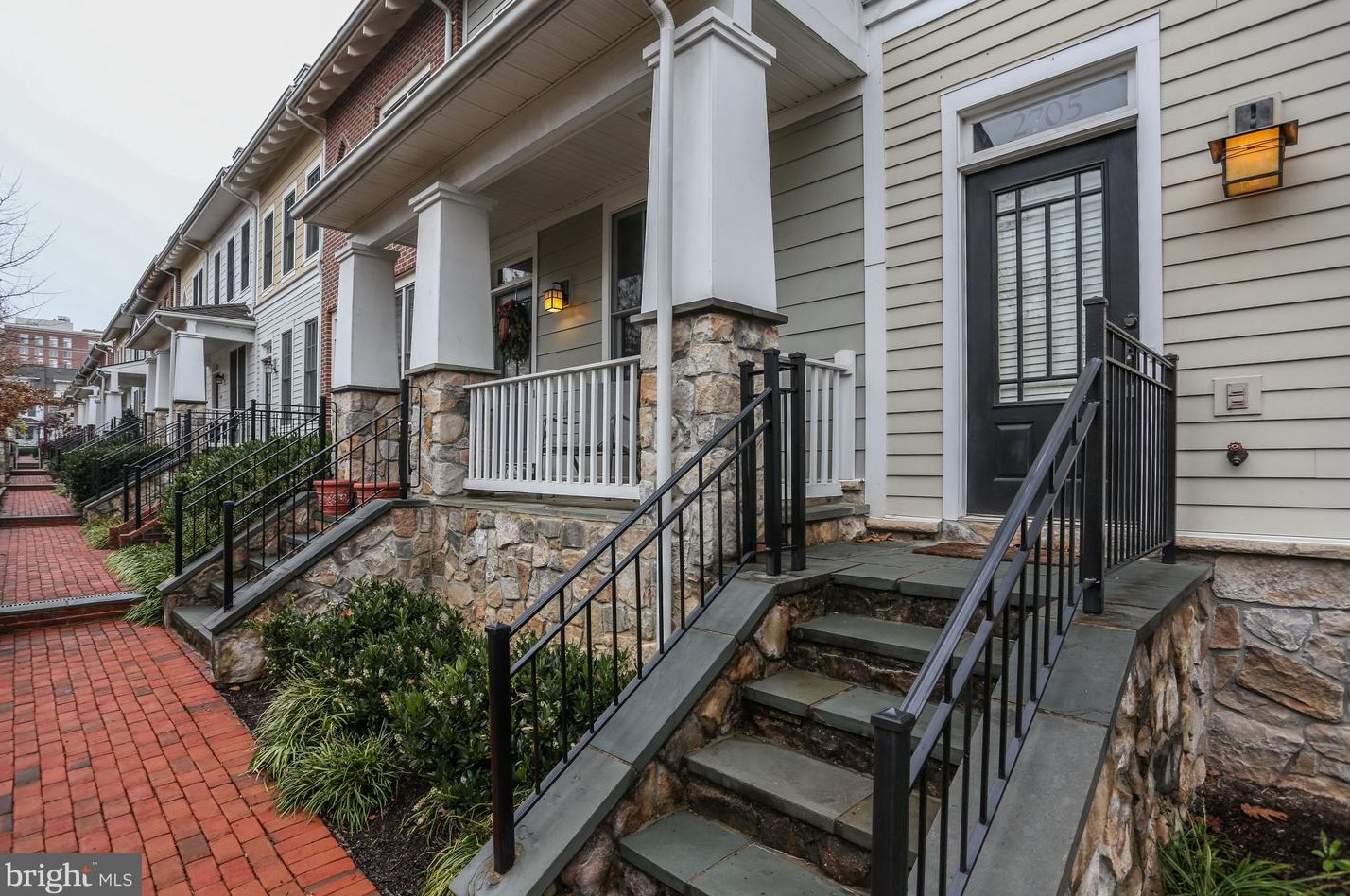 2705 11th St N, Arlington, VA 22204