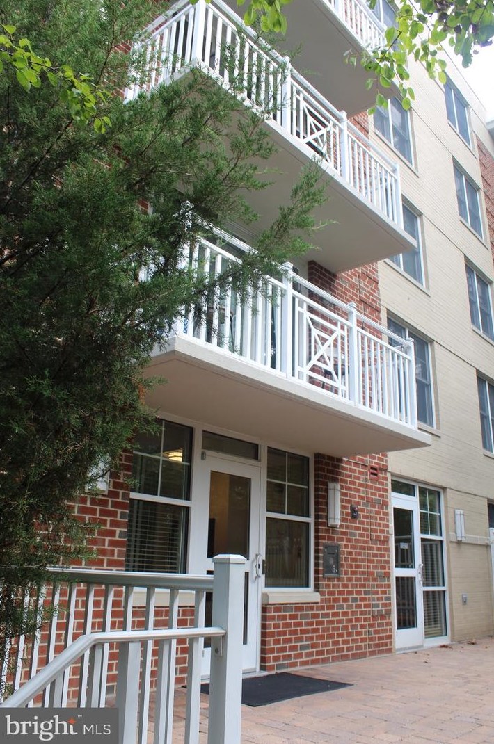 1325 N Pierce St #101, Arlington, VA 22209