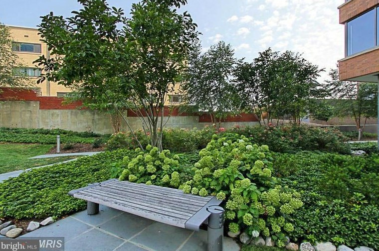 2001 15th St N #615, Arlington, VA 22201