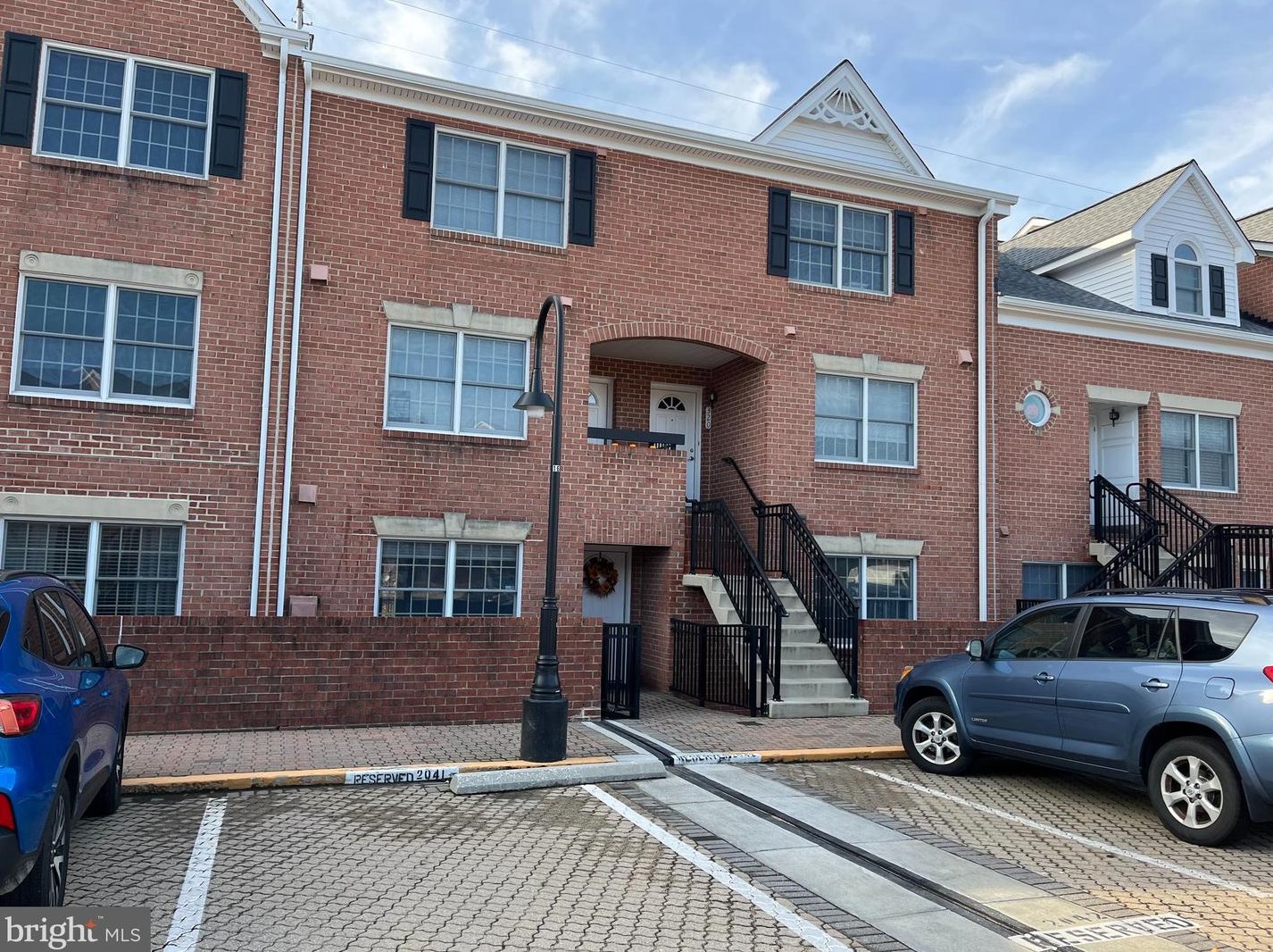 6924 Fairfax Dr Unit 220, Arlington, VA 22213
