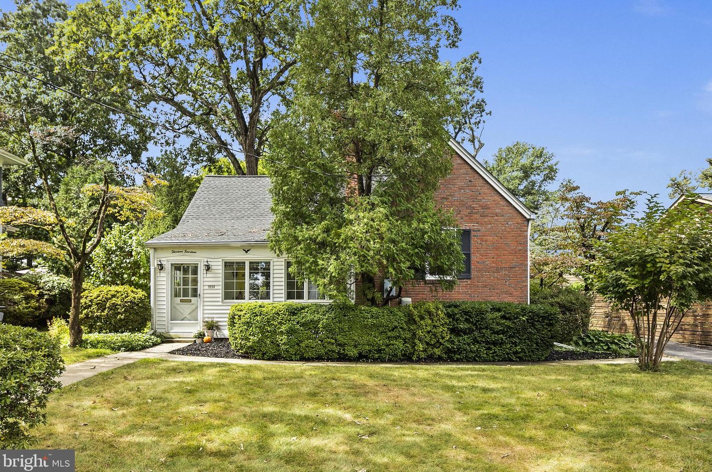 1314 Greenbrier St, Arlington, VA 22206-1072