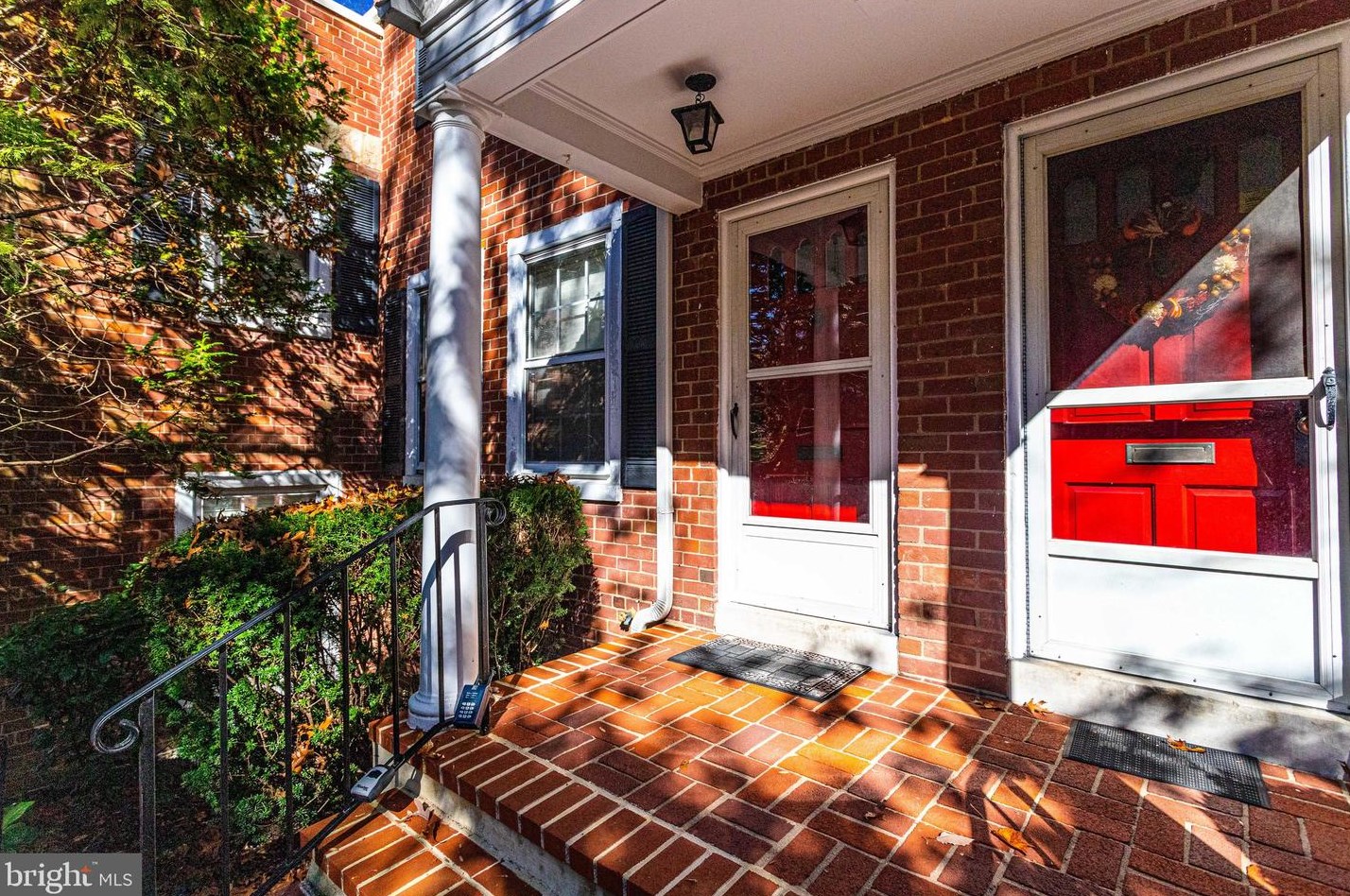 2723 S Buchanan St, Arlington, VA 22206