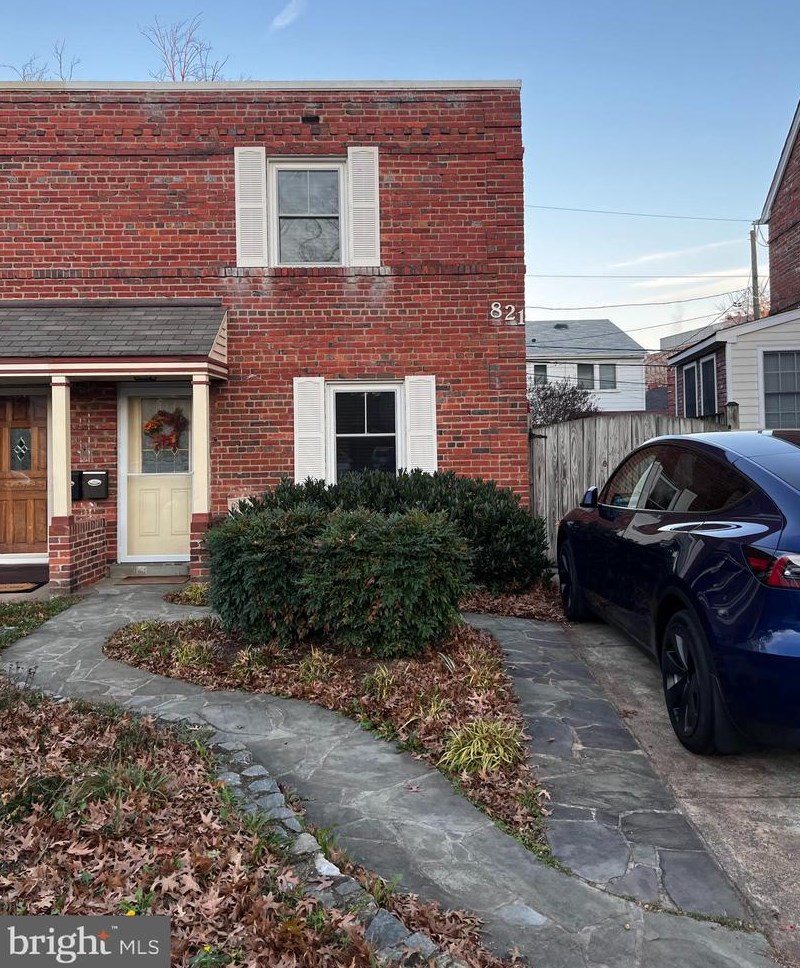 821 S Ivy St, Arlington, VA 22201