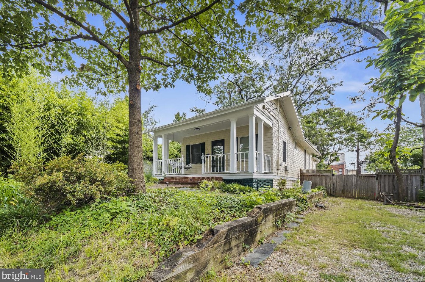 423 N Edgewood St, Arlington, VA 22201