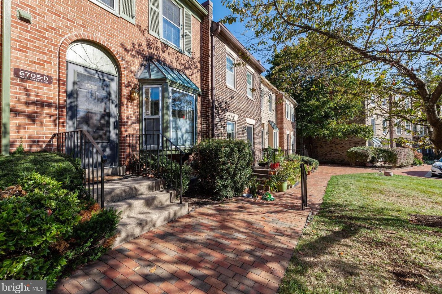 6705 Washington Blvd #d, Arlington, VA 22205