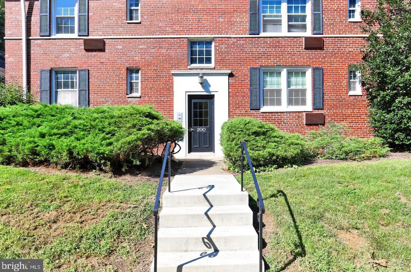 200 N George Mason Dr #200-2, Arlington, VA 22203