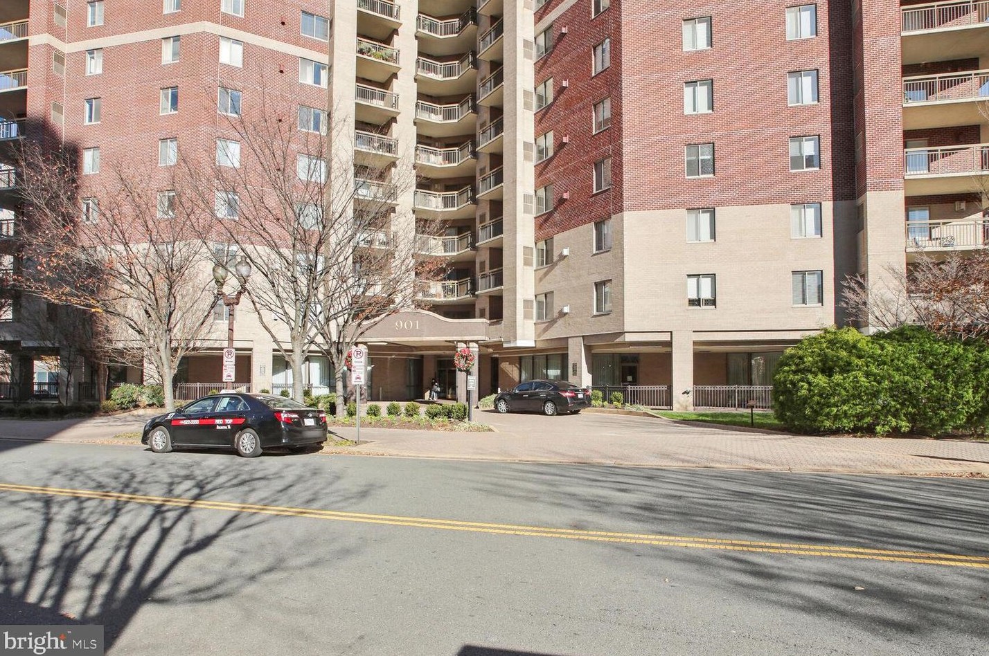 901 Monroe St, Arlington VA  22204-4207 exterior