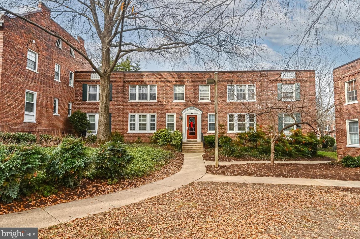 1719 Troy St, Arlington, VA 22201-3221