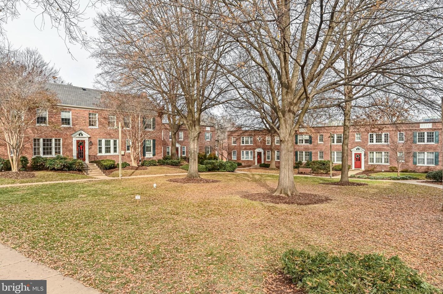 1719 Troy St, Arlington VA  22201-3221 exterior