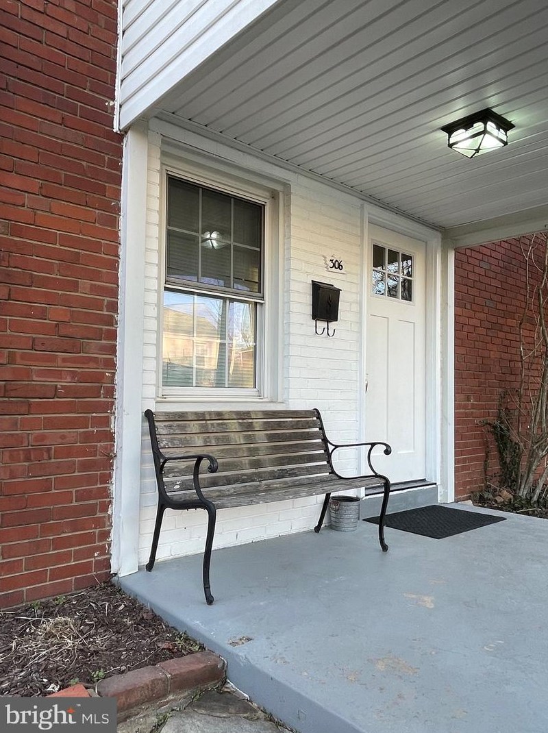 306 Veitch St, Arlington VA  22204-2117 exterior