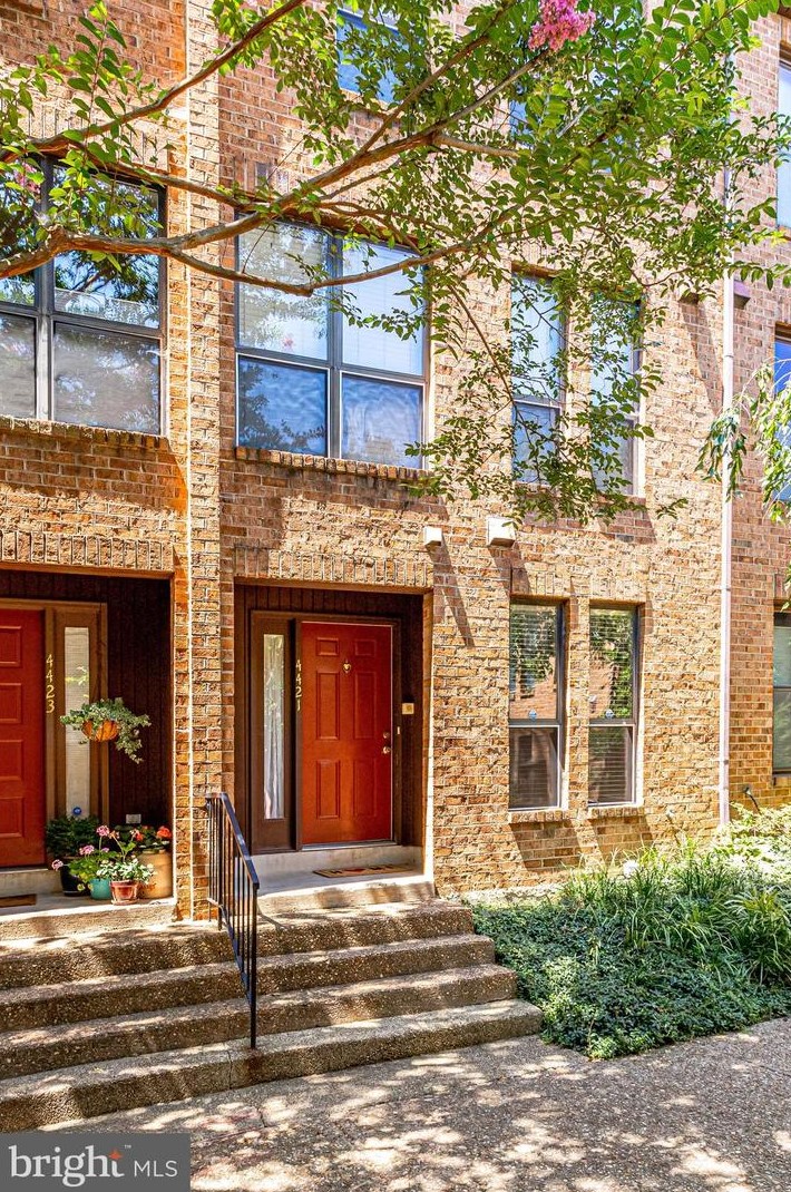 4421 7th St N, Arlington, VA 22203