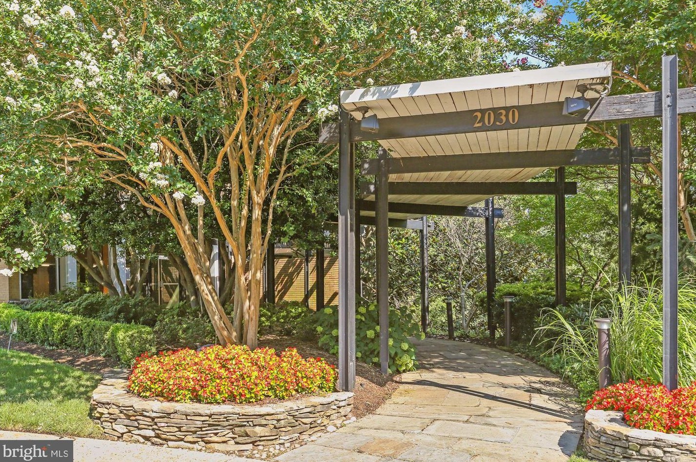 2030 N Adams St #602, Arlington, VA 22201