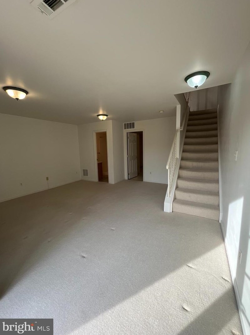 2111 N Tazewell Ct, Arlington, VA 22207