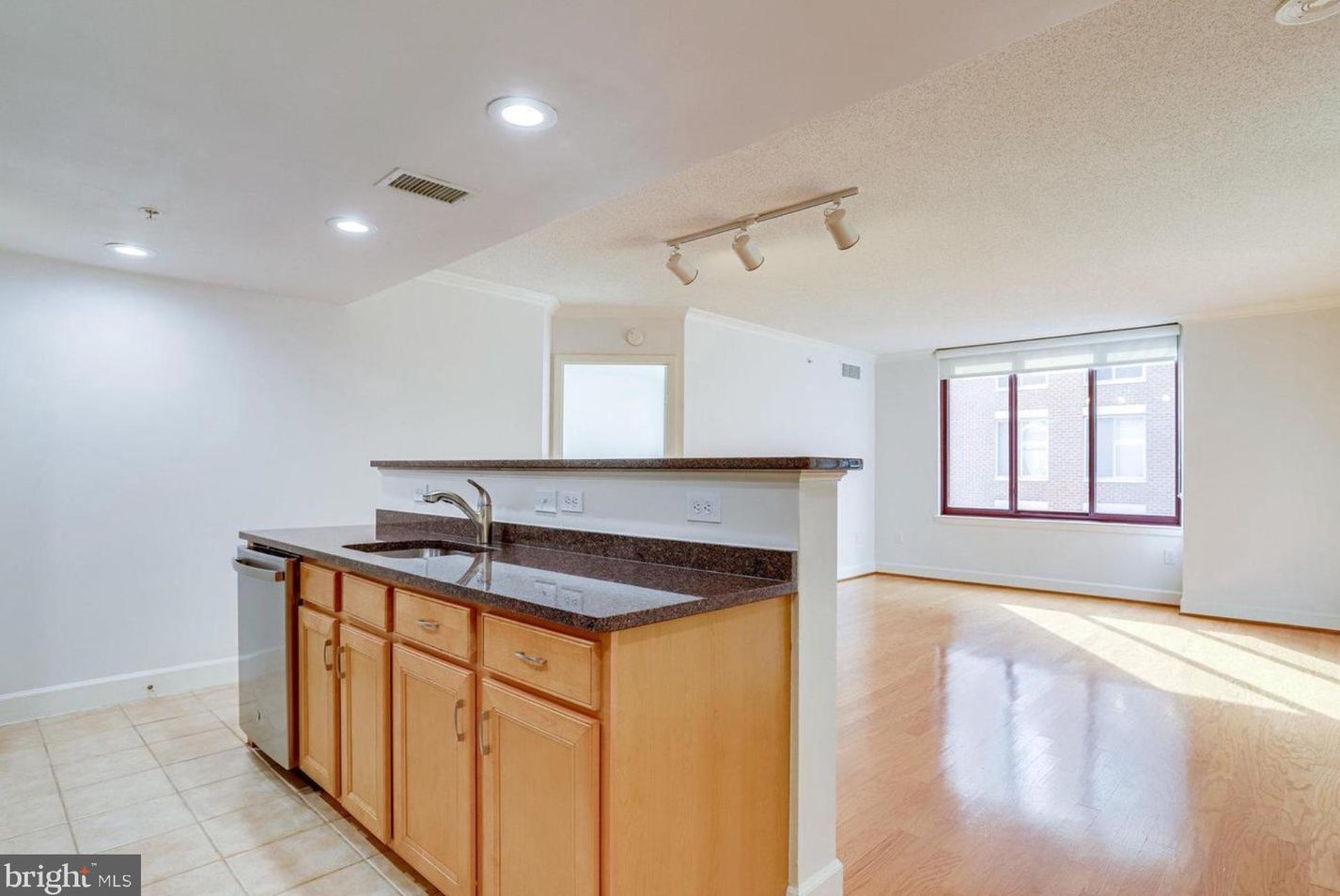 1205 N Garfield St #504, Arlington, VA 22201