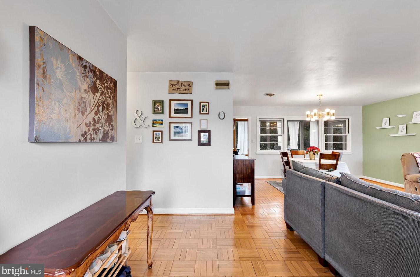 1206 Forest Dr, Arlington VA  22204-3323 exterior