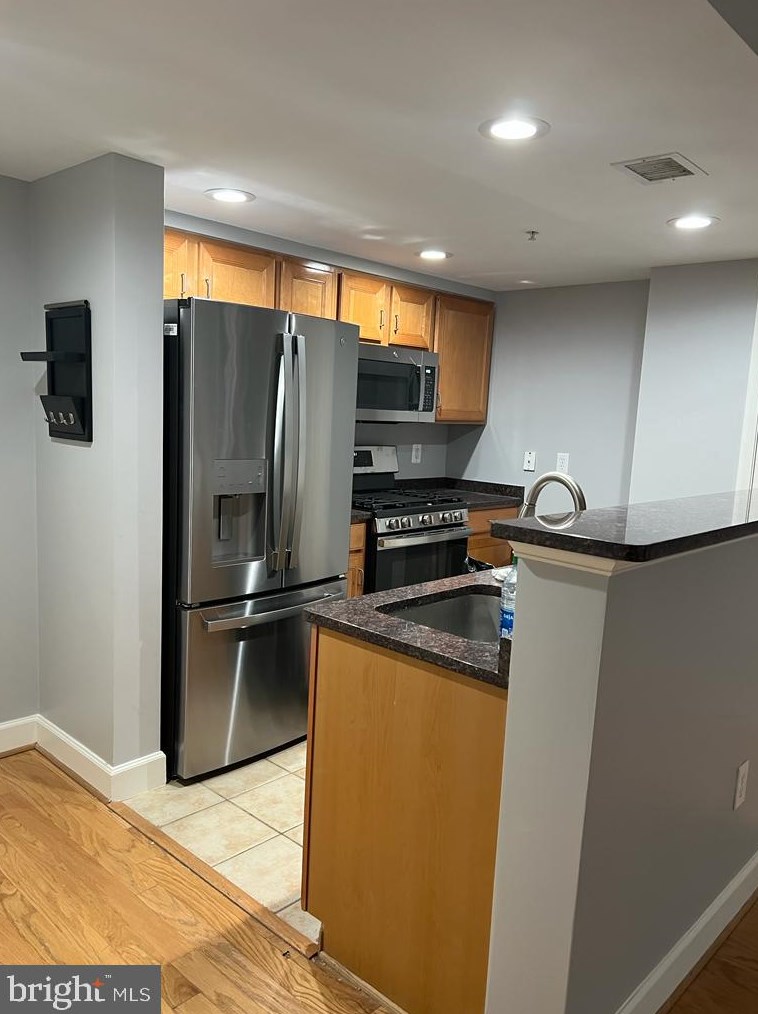 1201 N Garfield St #811, Arlington, VA 22201
